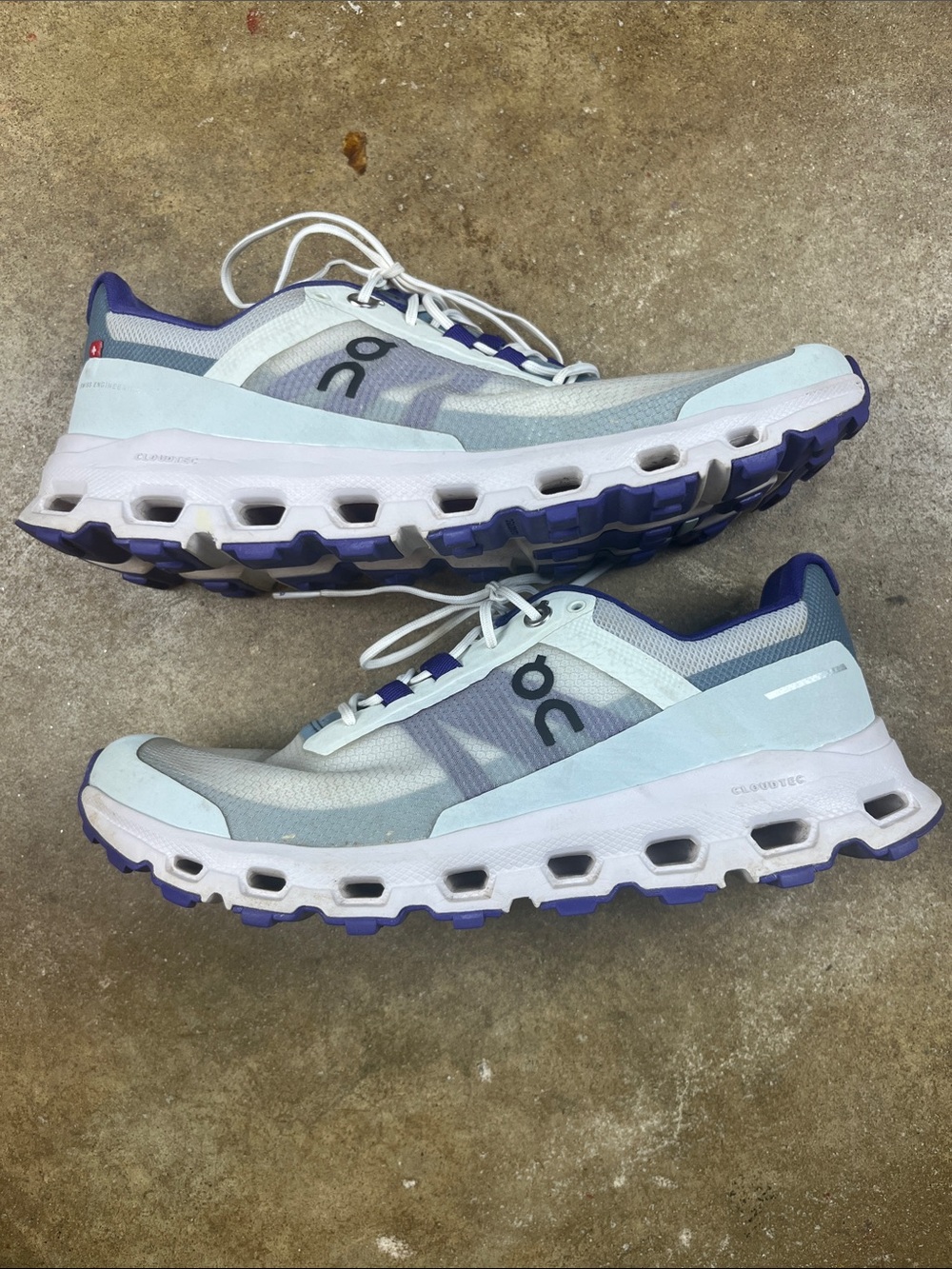 On Running Oncloudvista Sneakers in Frost/Mineral
Size: 8.5